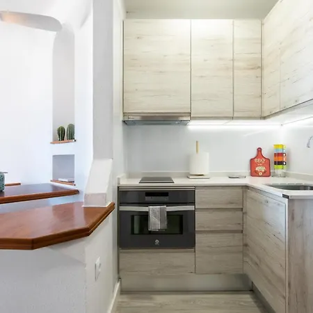 Home2book Paradise Ocean View 아데제