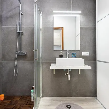 Home2book Paradise Ocean View 아데제